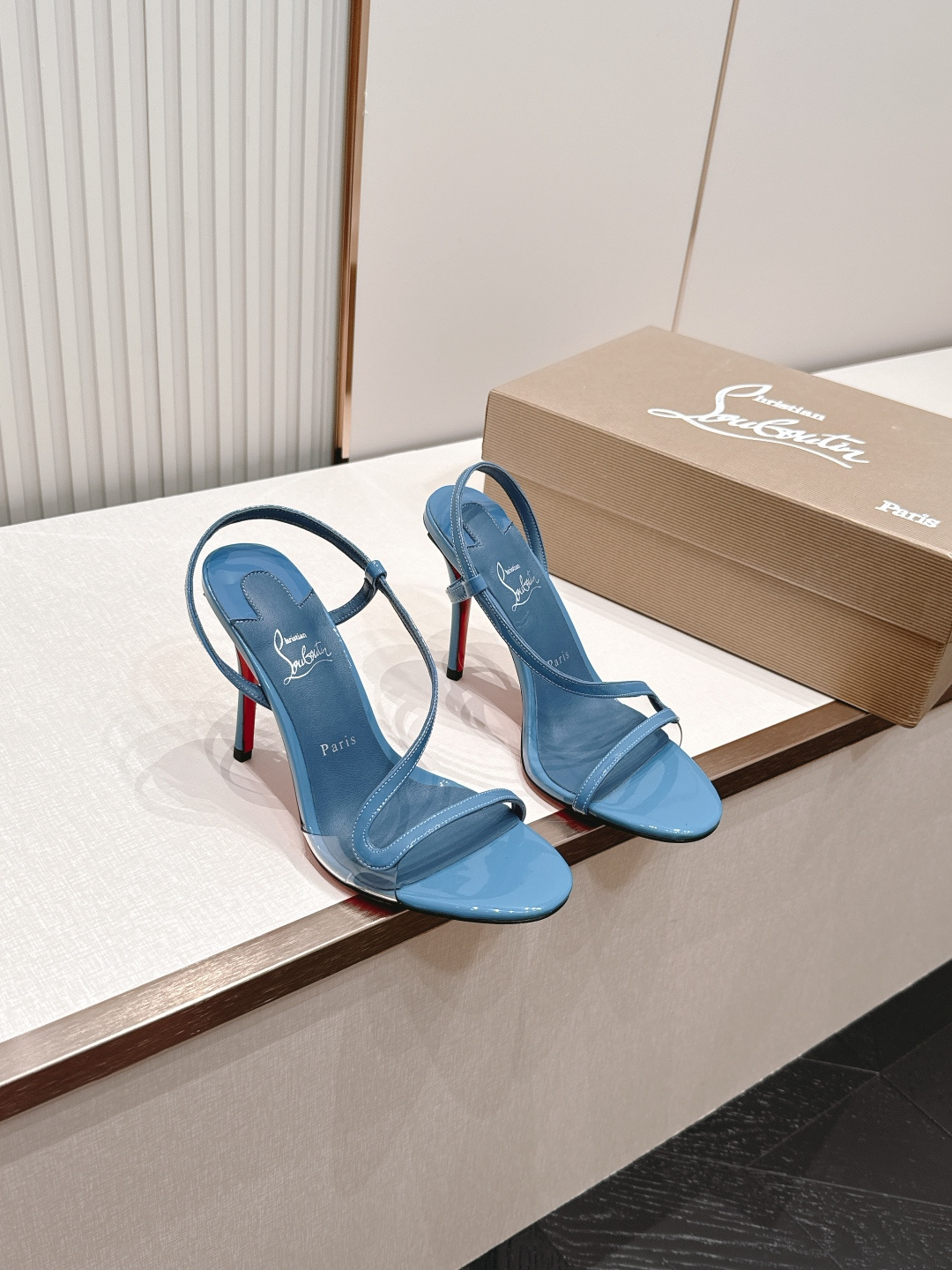 Christian Louboutin 26/Condora系列高跟凉鞋这是Christian Loub