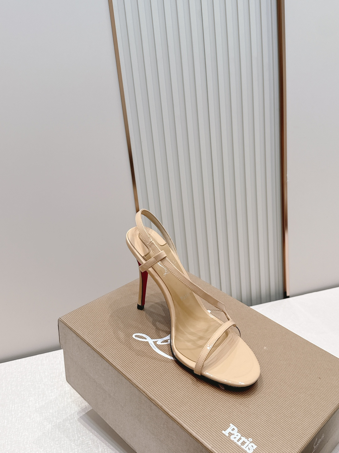 Christian Louboutin 26/Condora系列高跟凉鞋这是Christian Loub