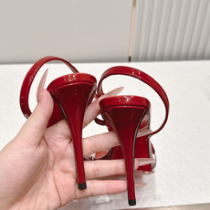 Christian Louboutin 26/Condora系列高跟凉鞋这是Christian Loub Christian Louboutin 26/Condora系列高跟凉鞋这是Christian Loub