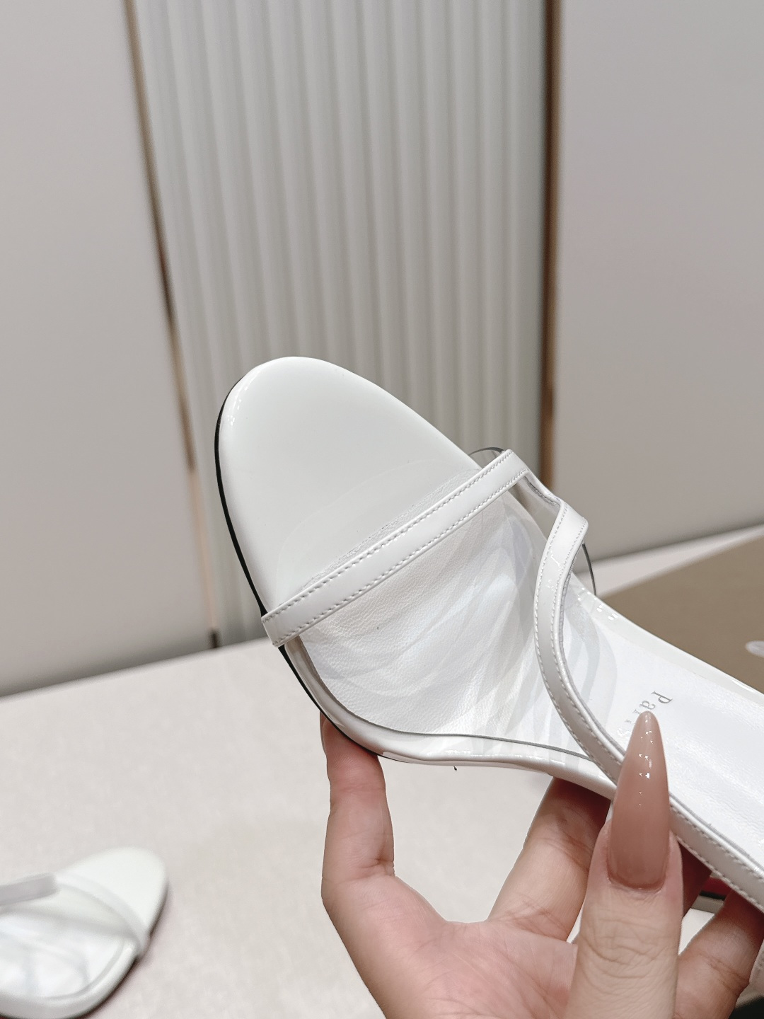 Christian Louboutin 26/Condora系列高跟凉鞋这是Christian Loub