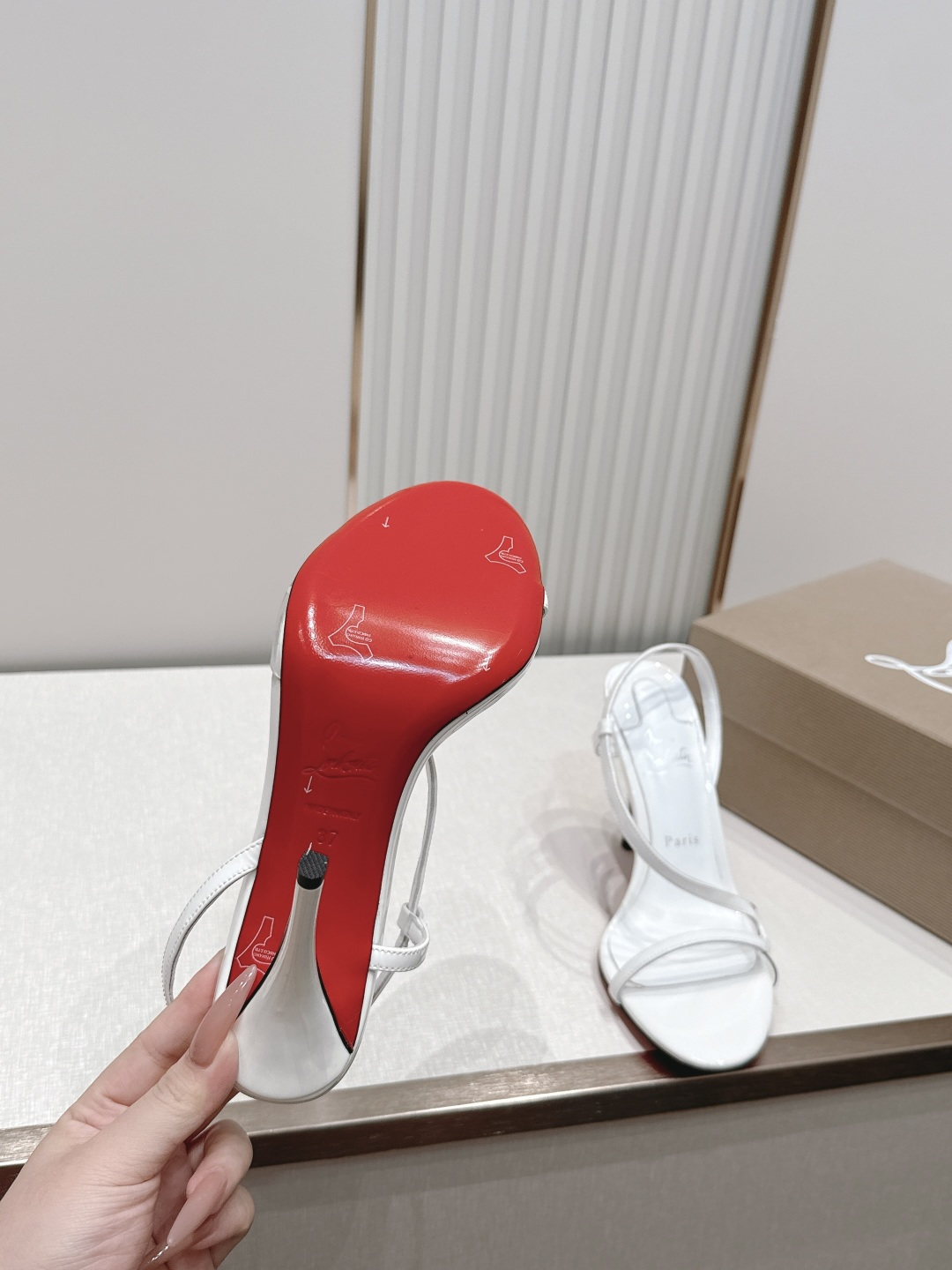 Christian Louboutin 26/Condora系列高跟凉鞋这是Christian Loub