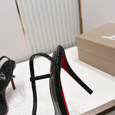 Christian Louboutin 26/Condora系列高跟凉鞋这是Christian Loub Christian Louboutin 26/Condora系列高跟凉鞋这是Christian Loub