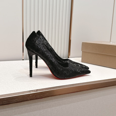 代购级Christian Louboutin 26/So Kate系列尖头细高跟鞋这是Christian 代购级Christian Louboutin 26/So Kate系列尖头细高跟鞋这是Christian