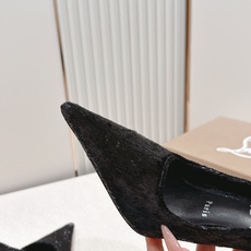 代购级Christian Louboutin 26/So Kate系列尖头细高跟鞋这是Christian 代购级Christian Louboutin 26/So Kate系列尖头细高跟鞋这是Christian