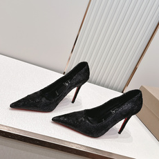 代购级Christian Louboutin 26/So Kate系列尖头细高跟鞋这是Christian 代购级Christian Louboutin 26/So Kate系列尖头细高跟鞋这是Christian