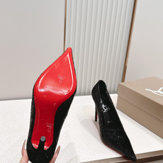 代购级Christian Louboutin 26/So Kate系列尖头细高跟鞋这是Christian 代购级Christian Louboutin 26/So Kate系列尖头细高跟鞋这是Christian