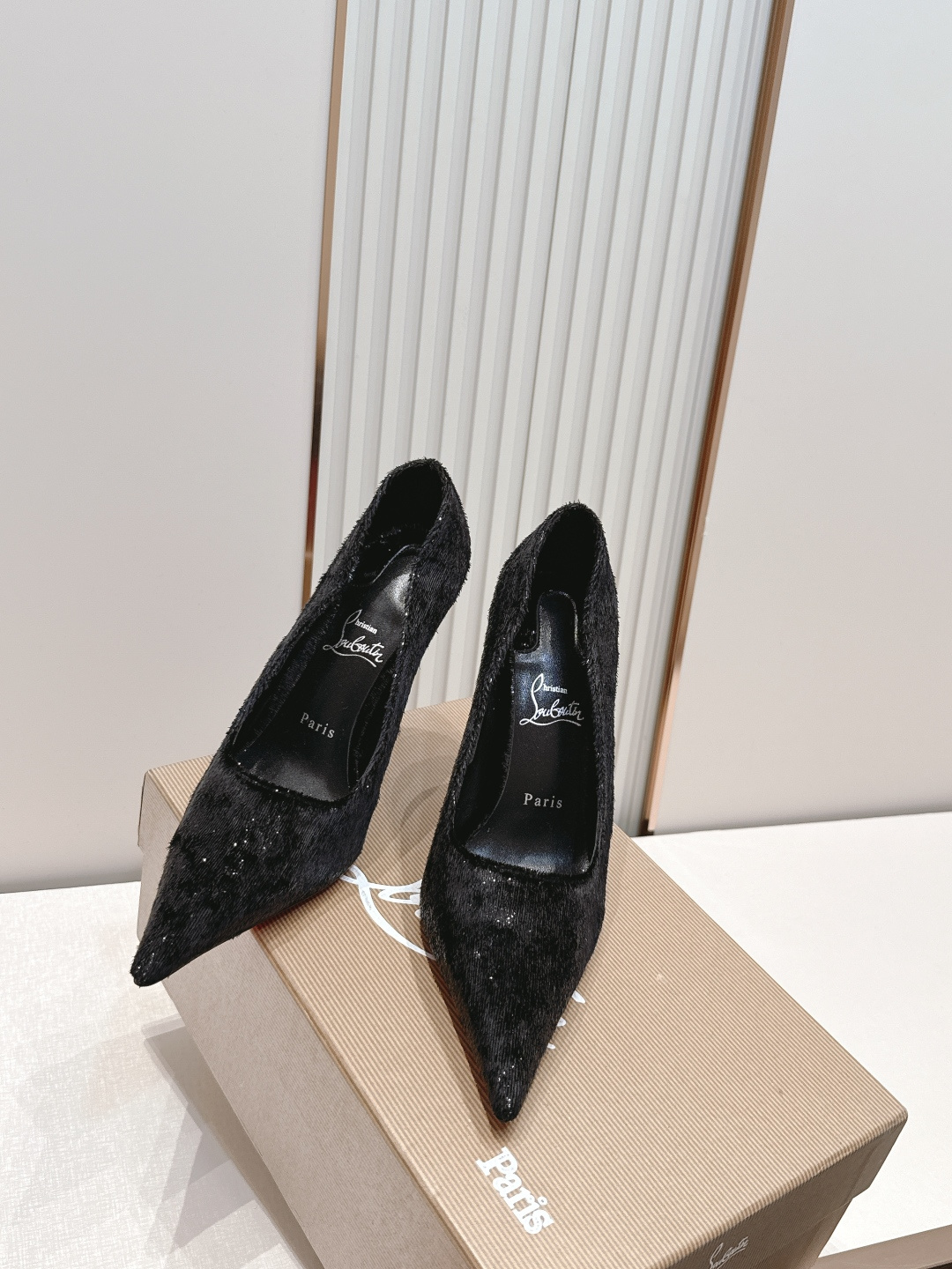 代购级Christian Louboutin 26/So Kate系列尖头细高跟鞋这是Christian 代购级Christian Louboutin 26/So Kate系列尖头细高跟鞋这是Christian