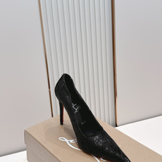 代购级Christian Louboutin 26/So Kate系列尖头细高跟鞋这是Christian 代购级Christian Louboutin 26/So Kate系列尖头细高跟鞋这是Christian