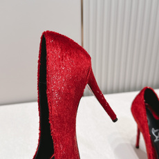代购级Christian Louboutin 26/So Kate系列尖头细高跟鞋这是Christian 代购级Christian Louboutin 26/So Kate系列尖头细高跟鞋这是Christian