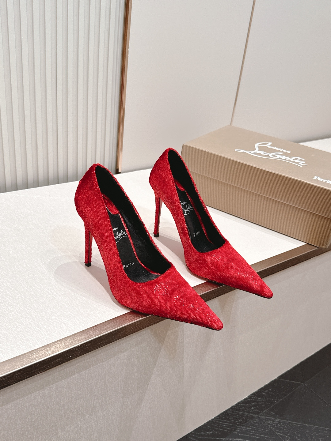 代购级Christian Louboutin 26/So Kate系列尖头细高跟鞋这是Christian