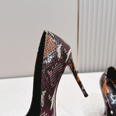 代购级Christian Louboutin 26/So Kate系列尖头细高跟鞋这是Christian 代购级Christian Louboutin 26/So Kate系列尖头细高跟鞋这是Christian