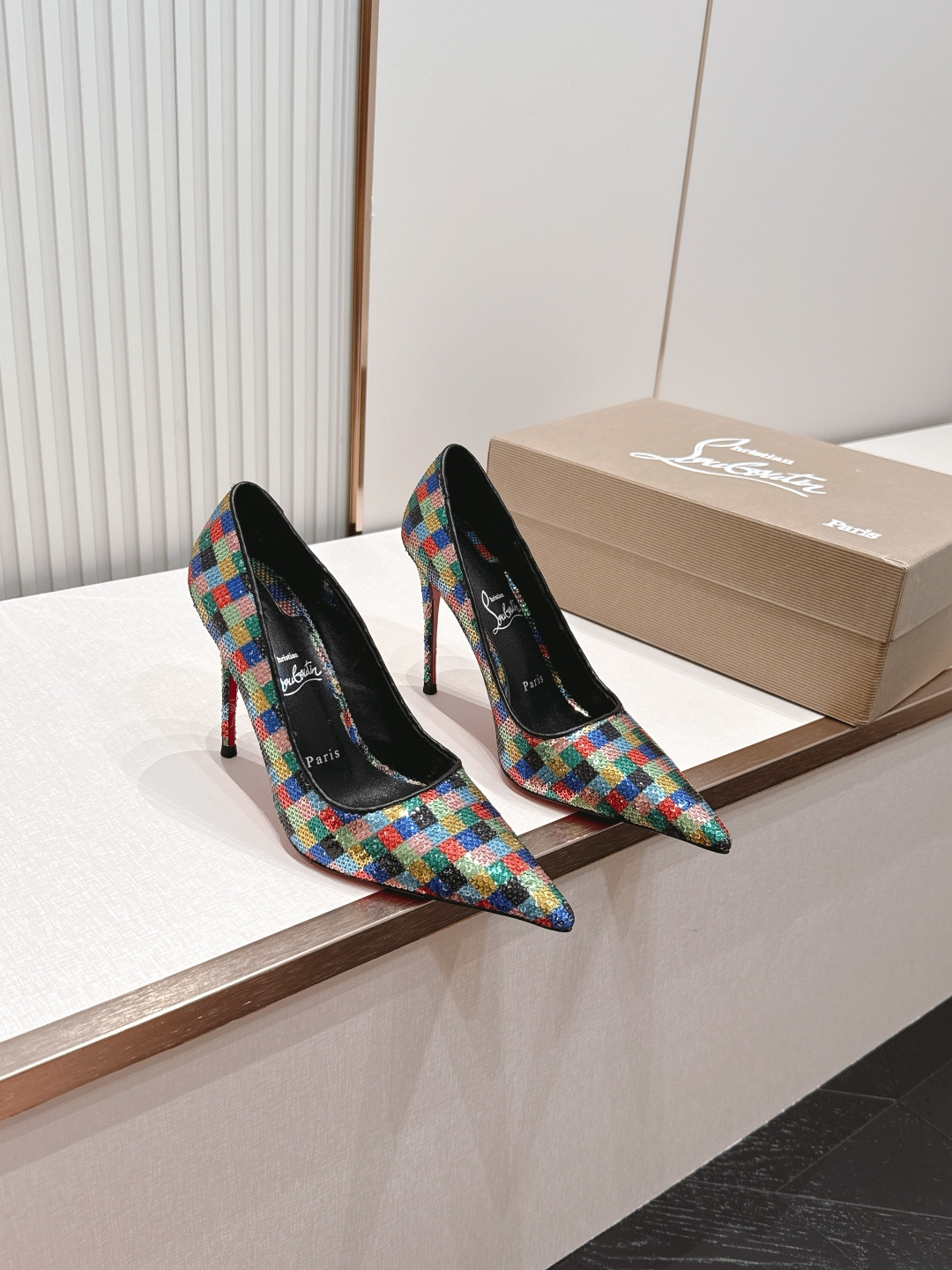 代购级Christian Louboutin 26/So Kate系列尖头细高跟鞋这是Christian