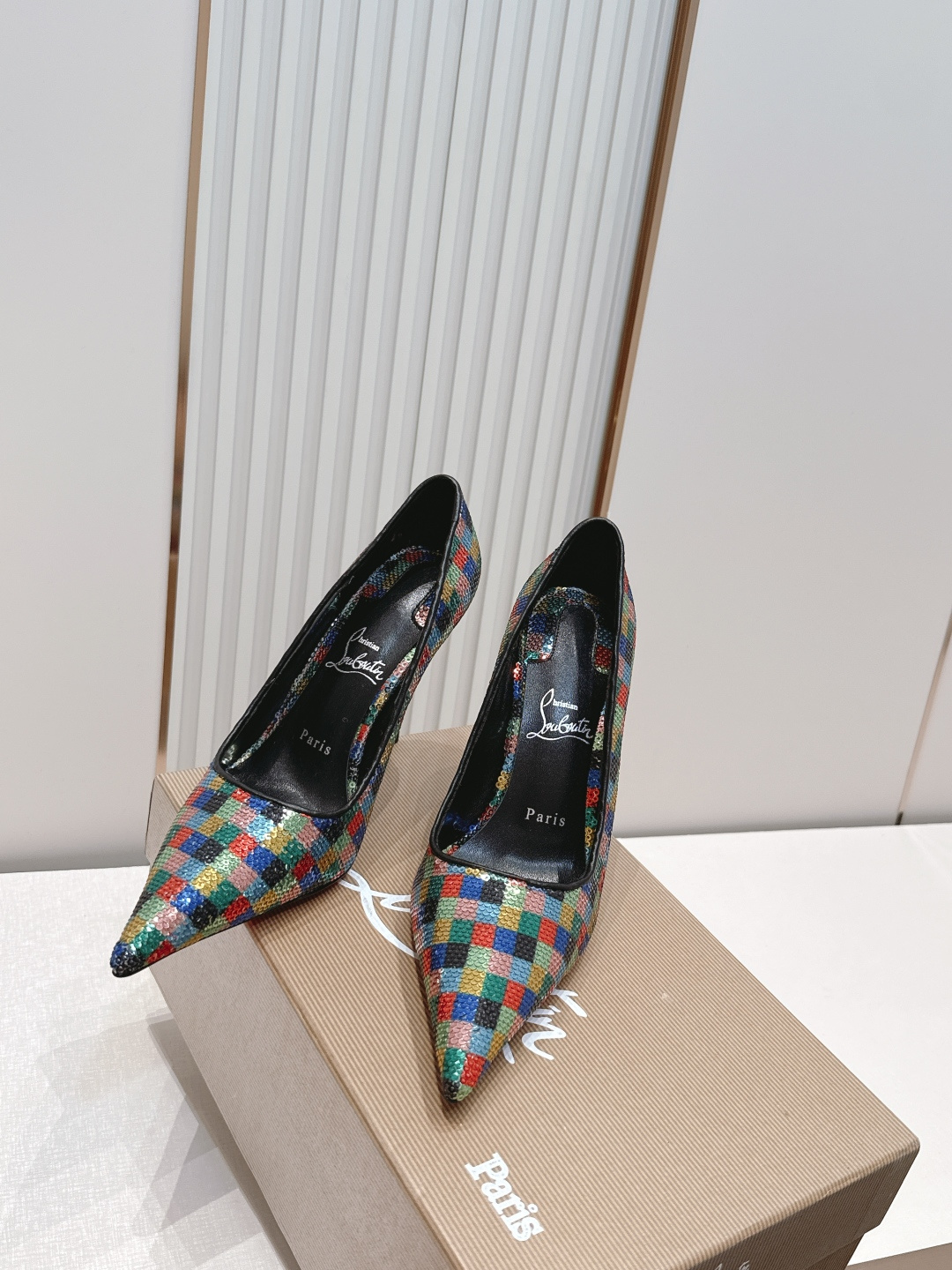代购级Christian Louboutin 26/So Kate系列尖头细高跟鞋这是Christian