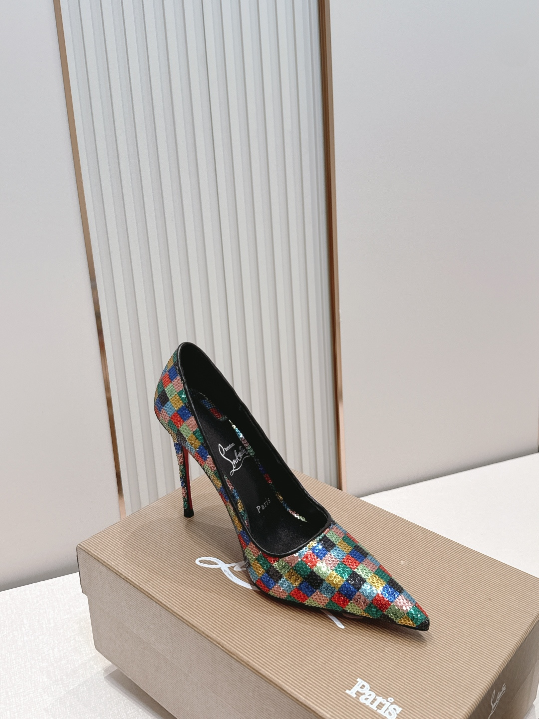 代购级Christian Louboutin 26/So Kate系列尖头细高跟鞋这是Christian