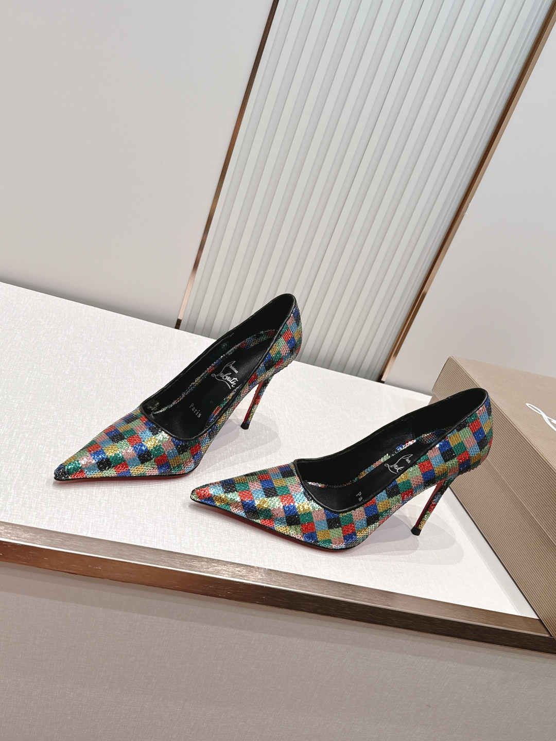 代购级Christian Louboutin 26/So Kate系列尖头细高跟鞋这是Christian