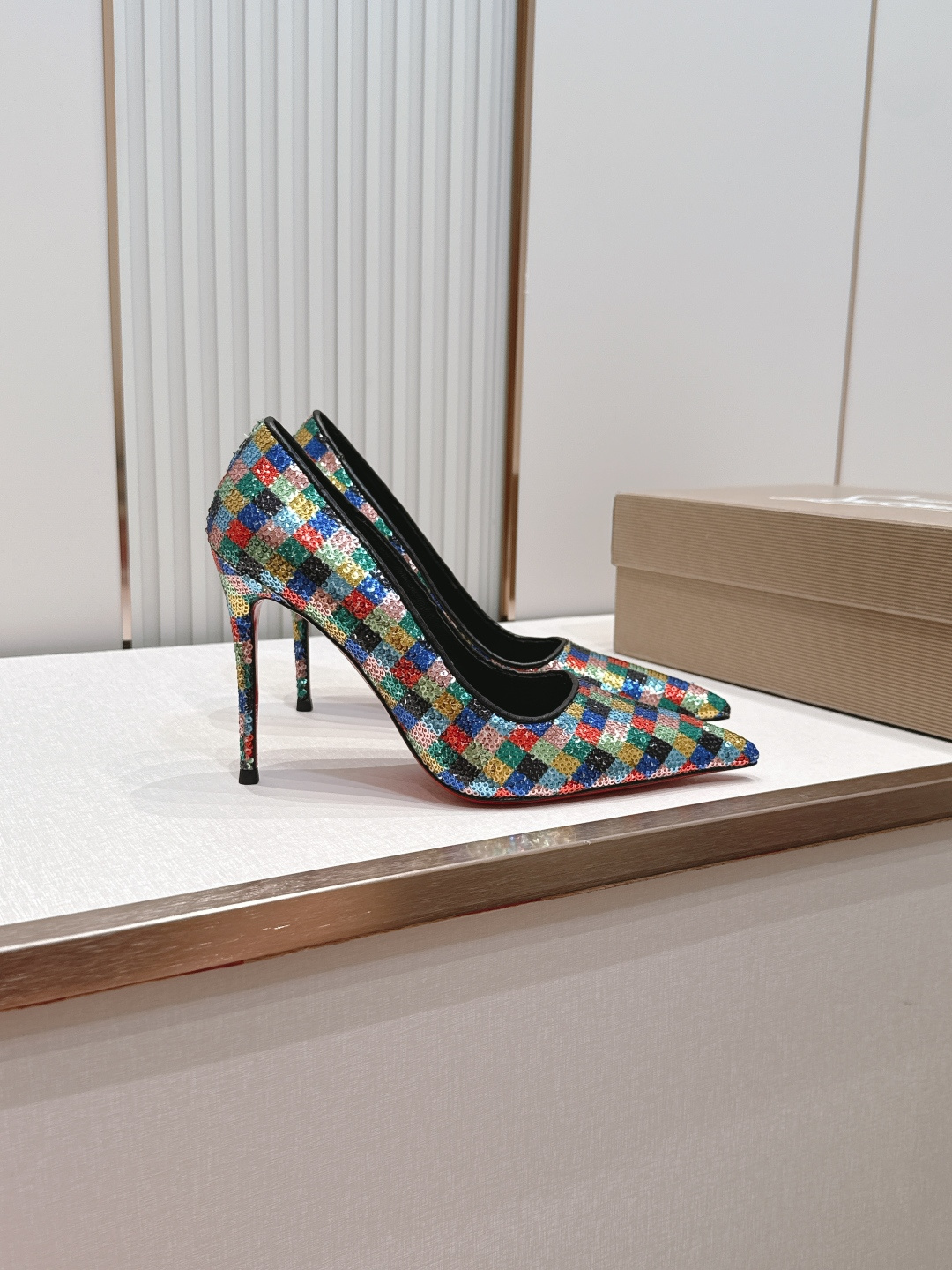 代购级Christian Louboutin 26/So Kate系列尖头细高跟鞋这是Christian
