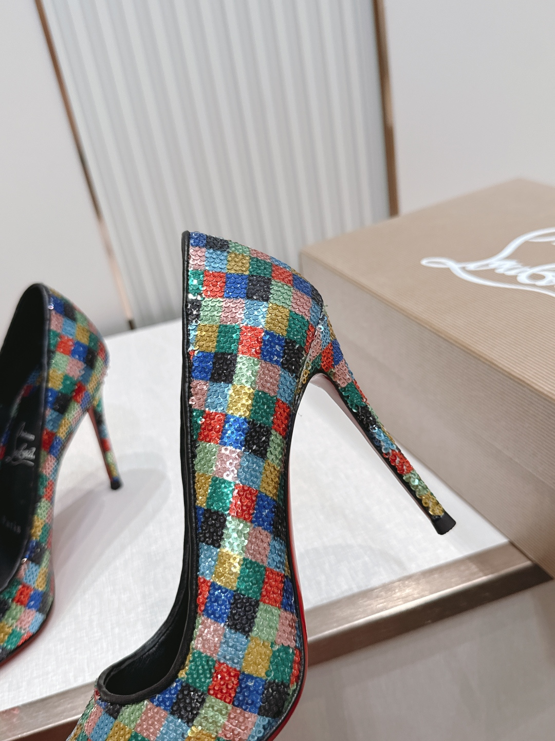 代购级Christian Louboutin 26/So Kate系列尖头细高跟鞋这是Christian