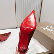 代购级Christian Louboutin 26/So Kate系列尖头细高跟鞋这是Christian 代购级Christian Louboutin 26/So Kate系列尖头细高跟鞋这是Christian