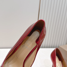代购级Christian Louboutin 26/So Kate系列尖头细高跟鞋这是Christian 代购级Christian Louboutin 26/So Kate系列尖头细高跟鞋这是Christian