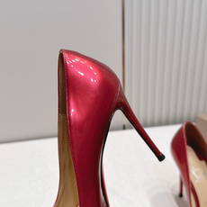 代购级Christian Louboutin 26/So Kate系列尖头细高跟鞋这是Christian 代购级Christian Louboutin 26/So Kate系列尖头细高跟鞋这是Christian