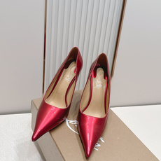 代购级Christian Louboutin 26/So Kate系列尖头细高跟鞋这是Christian 代购级Christian Louboutin 26/So Kate系列尖头细高跟鞋这是Christian
