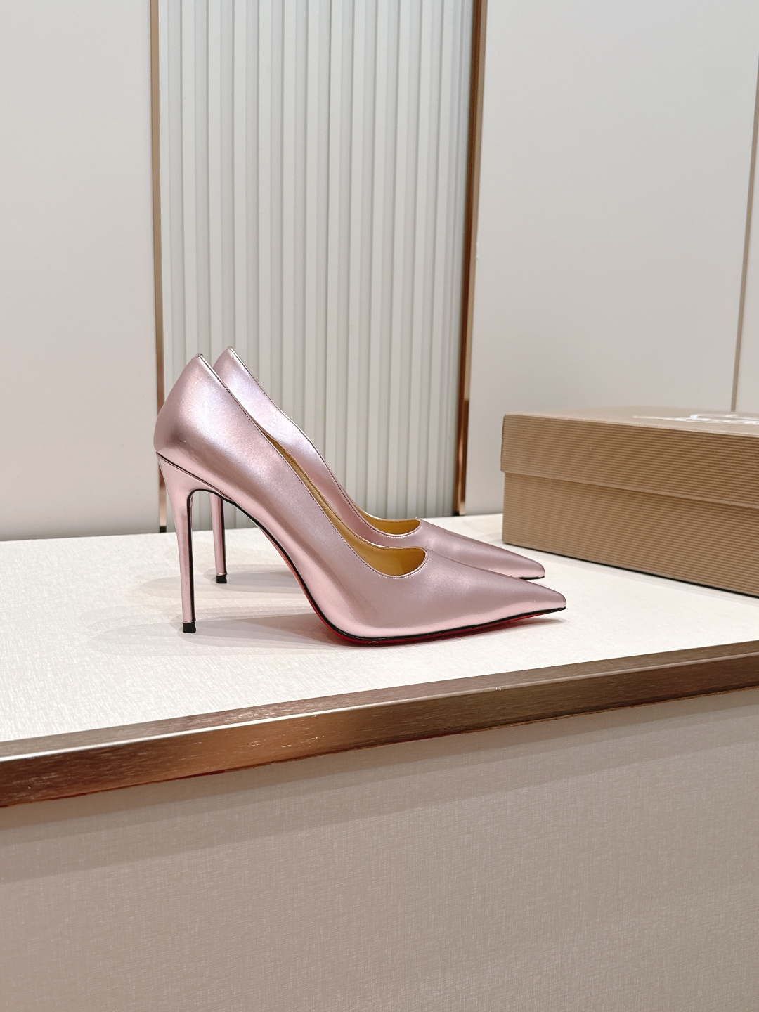 代购级Christian Louboutin 26/So Kate系列尖头细高跟鞋这是Christian