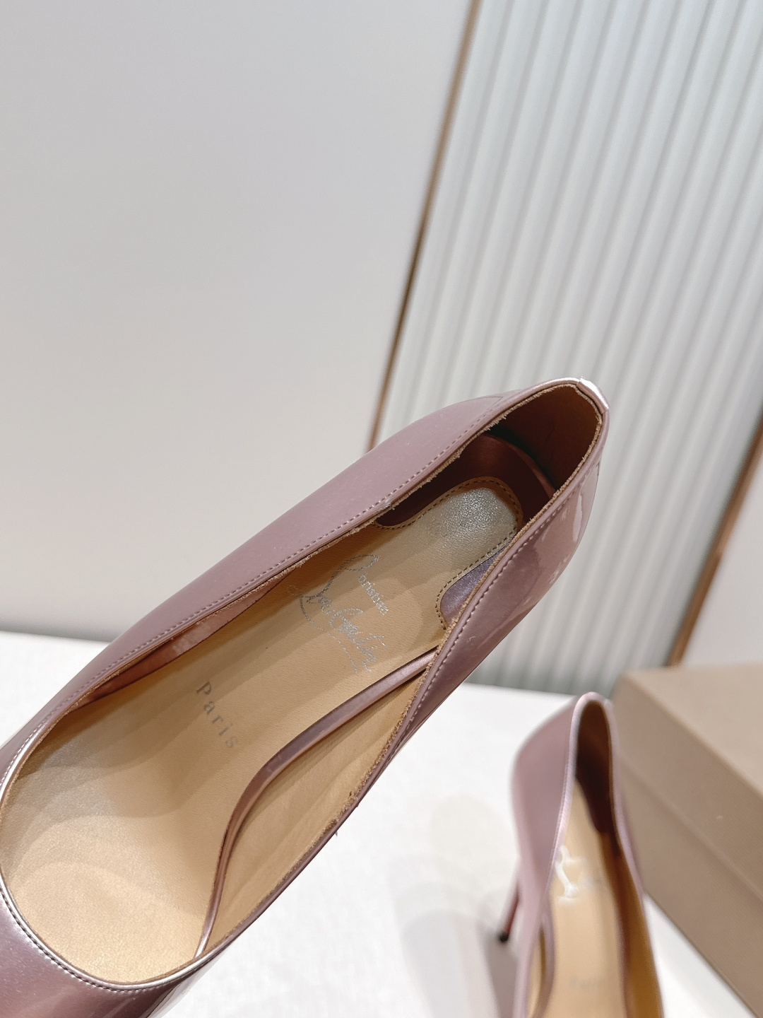 代购级Christian Louboutin 26/So Kate系列尖头细高跟鞋这是Christian