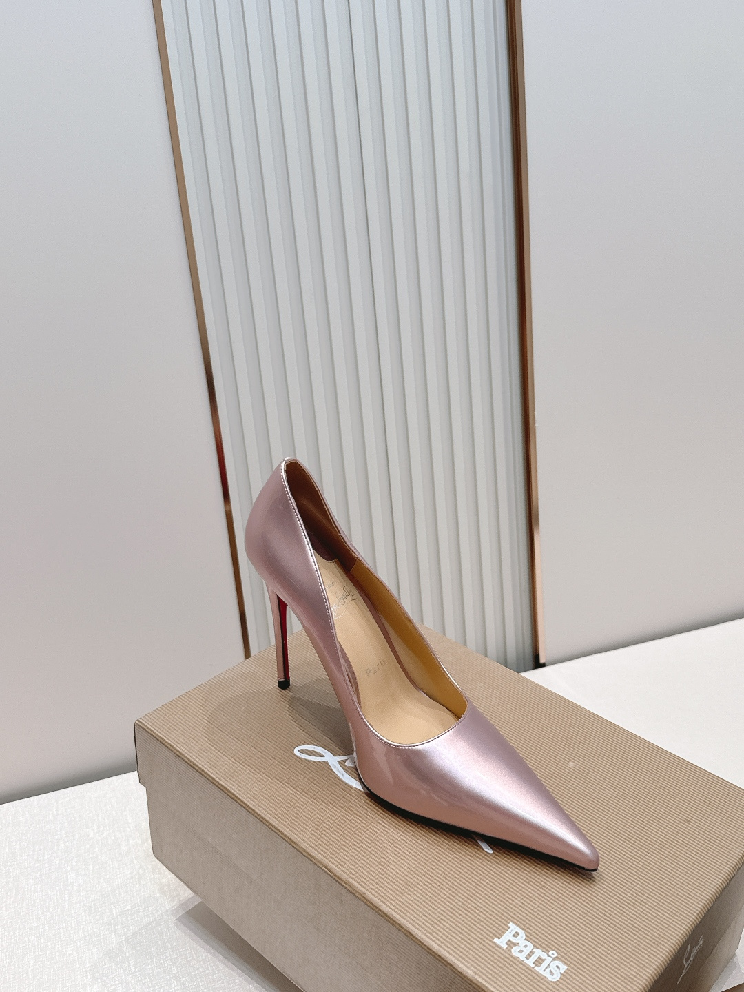 代购级Christian Louboutin 26/So Kate系列尖头细高跟鞋这是Christian