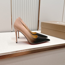 代购级Christian Louboutin 26/So Kate系列尖头细高跟鞋这是Christian 代购级Christian Louboutin 26/So Kate系列尖头细高跟鞋这是Christian