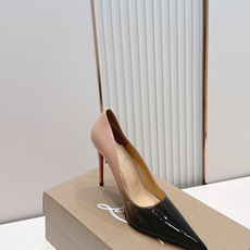 代购级Christian Louboutin 26/So Kate系列尖头细高跟鞋这是Christian 代购级Christian Louboutin 26/So Kate系列尖头细高跟鞋这是Christian