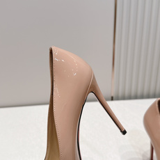 代购级Christian Louboutin 26/So Kate系列尖头细高跟鞋这是Christian 代购级Christian Louboutin 26/So Kate系列尖头细高跟鞋这是Christian