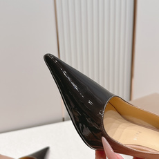 代购级Christian Louboutin 26/So Kate系列尖头细高跟鞋这是Christian 代购级Christian Louboutin 26/So Kate系列尖头细高跟鞋这是Christian