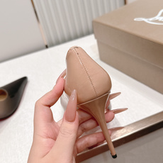 代购级Christian Louboutin 26/So Kate系列尖头细高跟鞋这是Christian 代购级Christian Louboutin 26/So Kate系列尖头细高跟鞋这是Christian