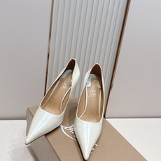 代购级Christian Louboutin 26/So Kate系列尖头细高跟鞋这是Christian 代购级Christian Louboutin 26/So Kate系列尖头细高跟鞋这是Christian