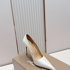 代购级Christian Louboutin 26/So Kate系列尖头细高跟鞋这是Christian 代购级Christian Louboutin 26/So Kate系列尖头细高跟鞋这是Christian