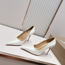 代购级Christian Louboutin 26/So Kate系列尖头细高跟鞋这是Christian 代购级Christian Louboutin 26/So Kate系列尖头细高跟鞋这是Christian
