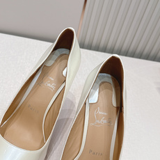 代购级Christian Louboutin 26/So Kate系列尖头细高跟鞋这是Christian 代购级Christian Louboutin 26/So Kate系列尖头细高跟鞋这是Christian