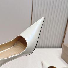 代购级Christian Louboutin 26/So Kate系列尖头细高跟鞋这是Christian 代购级Christian Louboutin 26/So Kate系列尖头细高跟鞋这是Christian