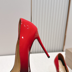 代购级Christian Louboutin 26/So Kate系列尖头细高跟鞋这是Christian 代购级Christian Louboutin 26/So Kate系列尖头细高跟鞋这是Christian