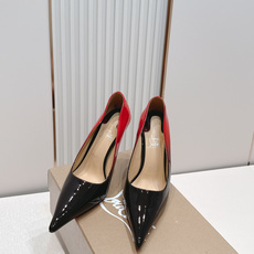 代购级Christian Louboutin 26/So Kate系列尖头细高跟鞋这是Christian 代购级Christian Louboutin 26/So Kate系列尖头细高跟鞋这是Christian