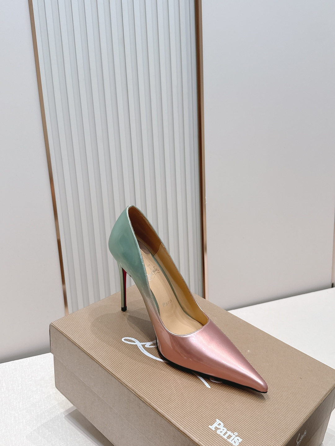 代购级Christian Louboutin 26/So Kate系列尖头细高跟鞋这是Christian