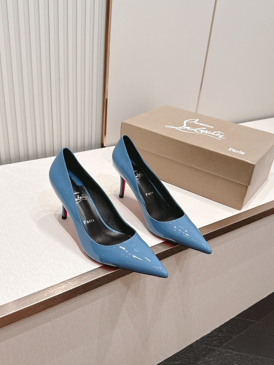 代购级Christian Louboutin 26/So Kate系列尖头细高跟鞋这是Christian