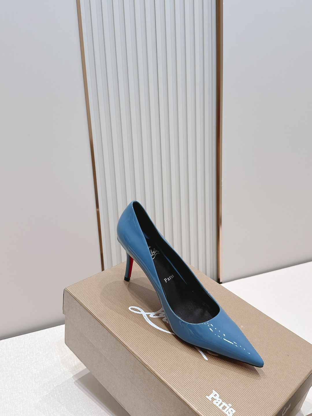 代购级Christian Louboutin 26/So Kate系列尖头细高跟鞋这是Christian