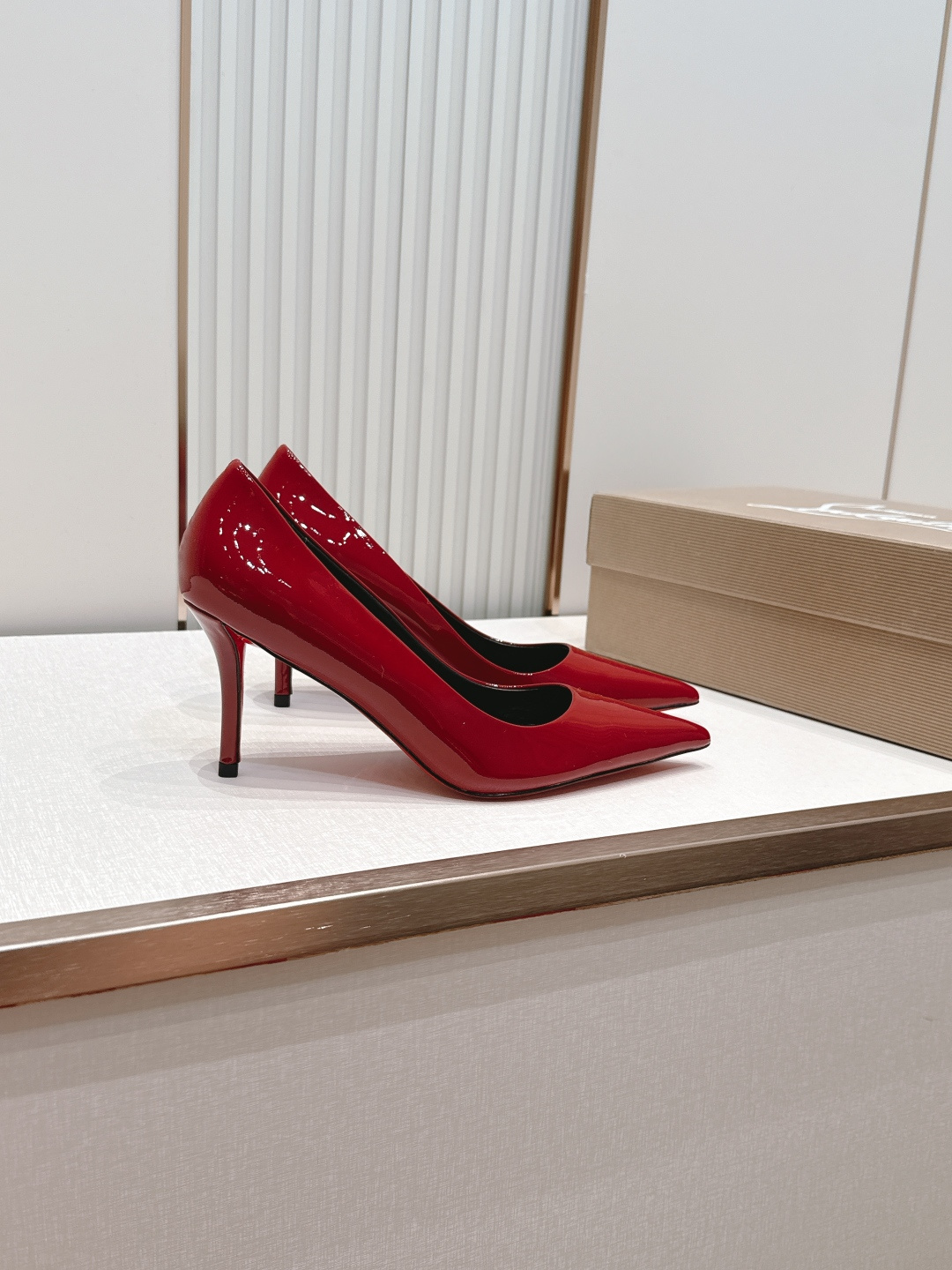 代购级Christian Louboutin 26/So Kate系列尖头细高跟鞋这是Christian 代购级Christian Louboutin 26/So Kate系列尖头细高跟鞋这是Christian