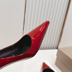 代购级Christian Louboutin 26/So Kate系列尖头细高跟鞋这是Christian 代购级Christian Louboutin 26/So Kate系列尖头细高跟鞋这是Christian