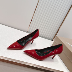 代购级Christian Louboutin 26/So Kate系列尖头细高跟鞋这是Christian 代购级Christian Louboutin 26/So Kate系列尖头细高跟鞋这是Christian