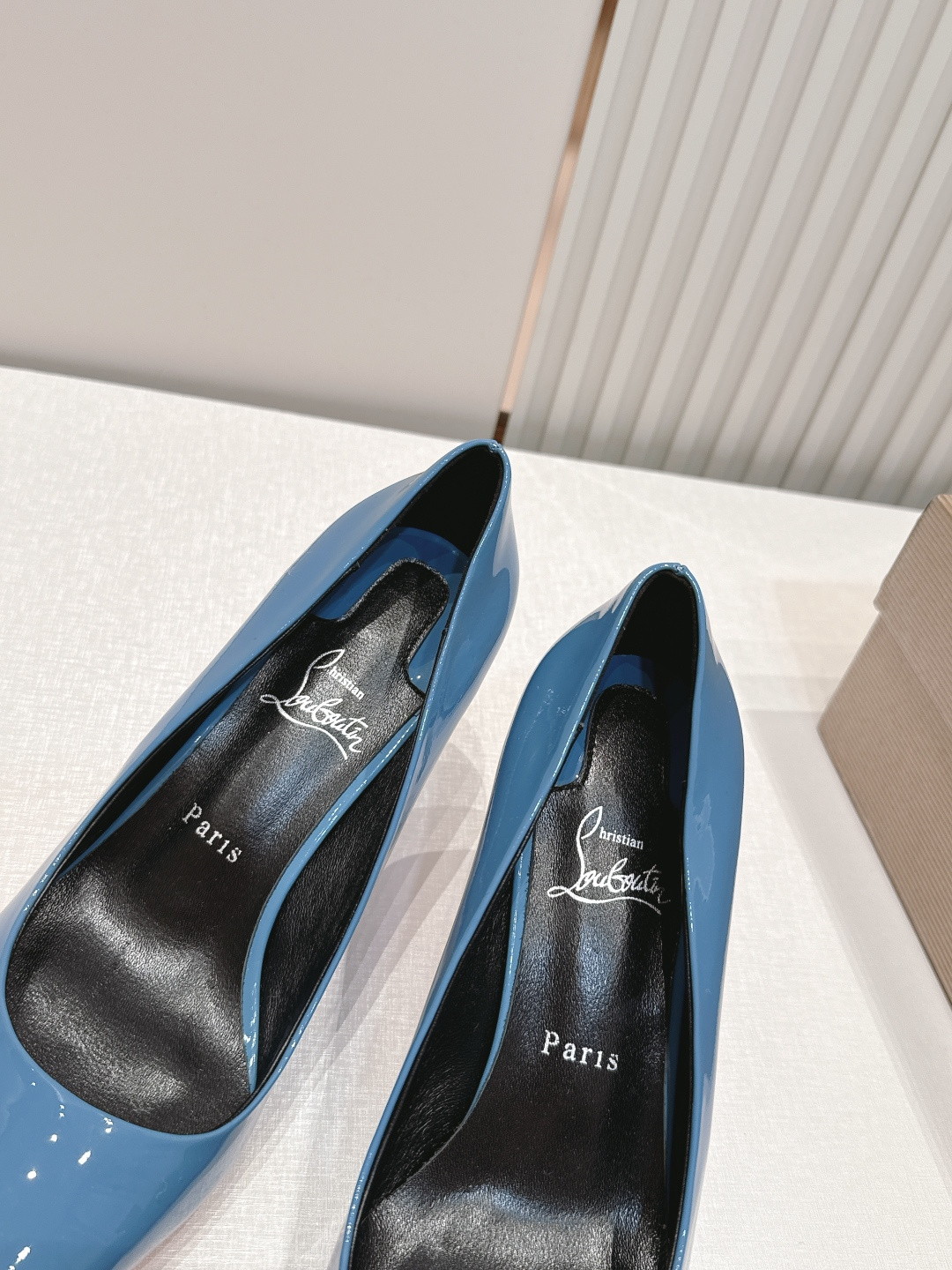 代购级Christian Louboutin 26/So Kate系列尖头细高跟鞋这是Christian