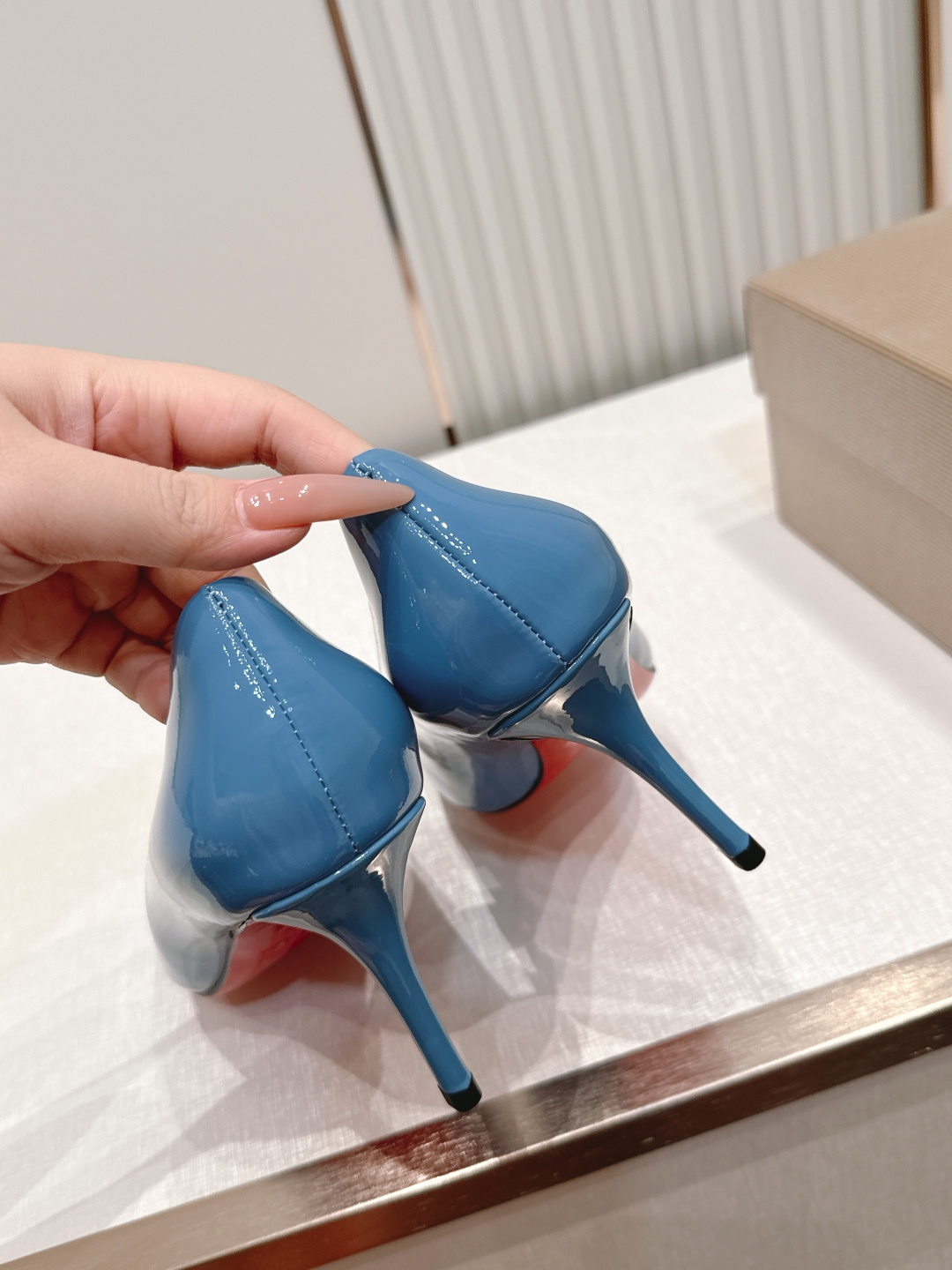 代购级Christian Louboutin 26/So Kate系列尖头细高跟鞋这是Christian