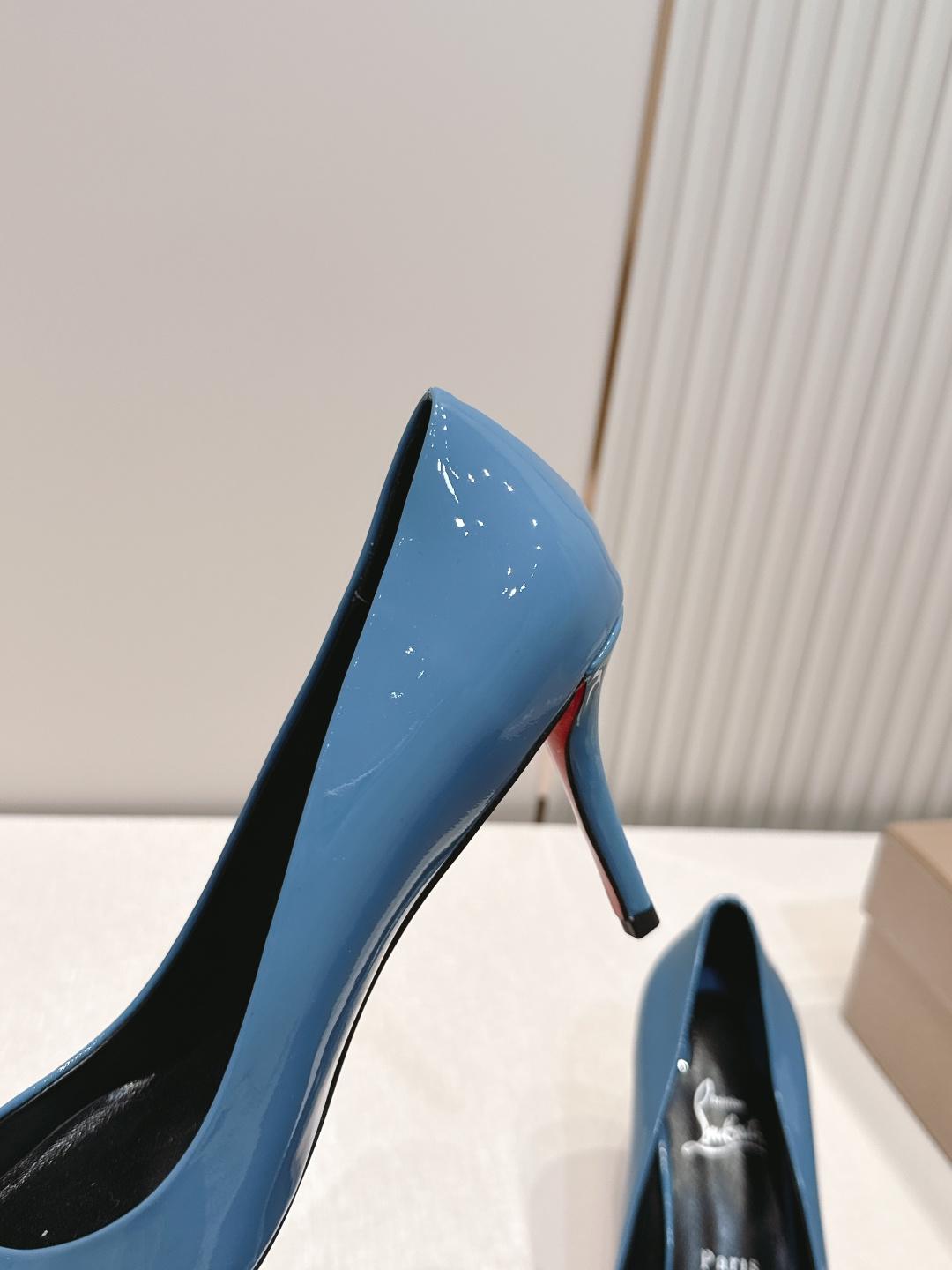 代购级Christian Louboutin 26/So Kate系列尖头细高跟鞋这是Christian