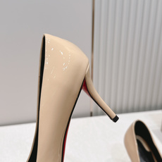 代购级Christian Louboutin 26/So Kate系列尖头细高跟鞋这是Christian 代购级Christian Louboutin 26/So Kate系列尖头细高跟鞋这是Christian